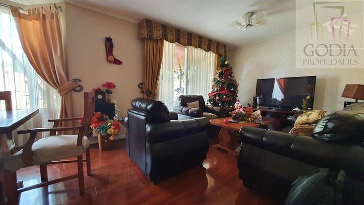¡EXCELENTE casa en condominio cerrado!