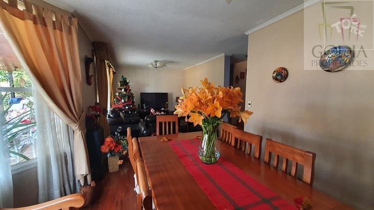¡EXCELENTE casa en condominio cerrado!