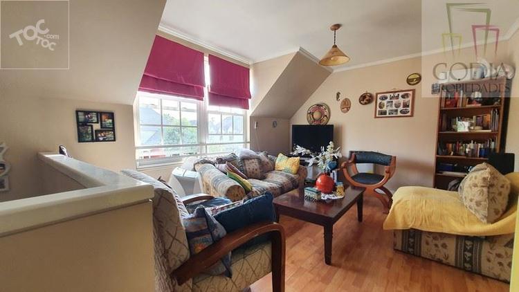 ¡EXCELENTE casa en condominio cerrado!