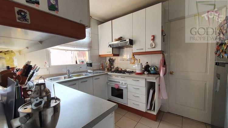 ¡EXCELENTE casa en condominio cerrado!