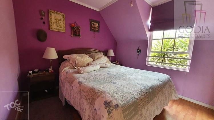 ¡EXCELENTE casa en condominio cerrado!