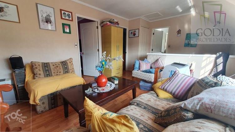 ¡EXCELENTE casa en condominio cerrado!