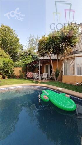 ¡EXCELENTE casa en condominio cerrado!