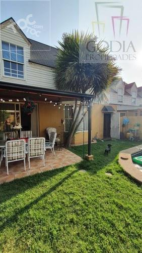 ¡EXCELENTE casa en condominio cerrado!
