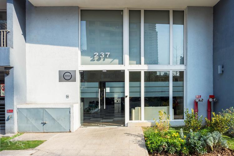 Promoción hasta 31-01 Sin Comisión por Corretaje !!! Arriendo Departamento 2 Habitaciones y 2 Baños Santa Rosa 237 Metro Santa Lucia