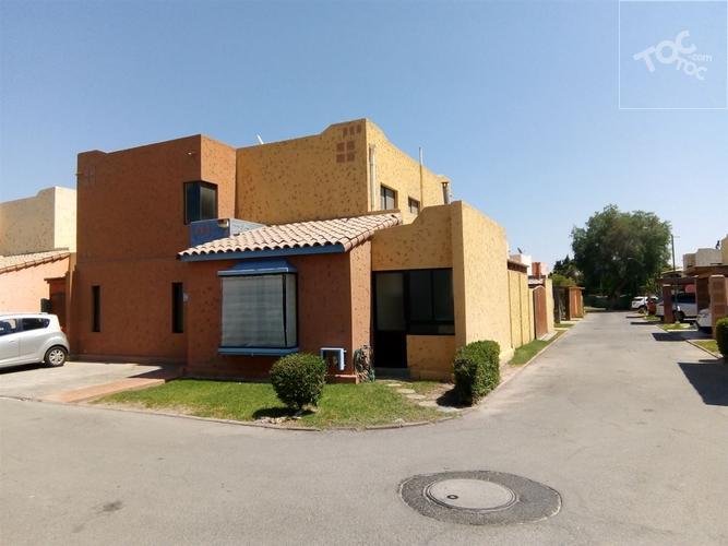 Casa en Condominio Los Lirios del Desierto.