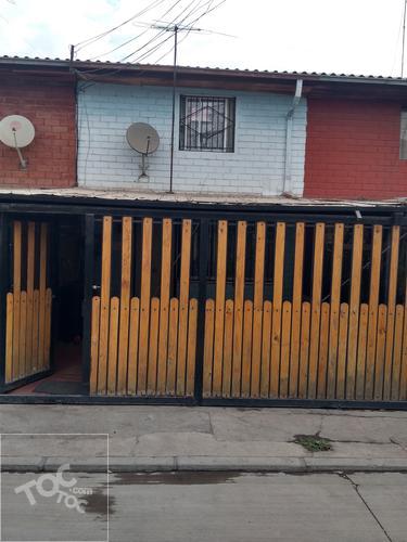 CR PROPIEDADES VENDE AMPLIA CASA EN COLINA