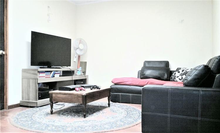 Casa casi nueva. ¡¡Excelente ubicación!!