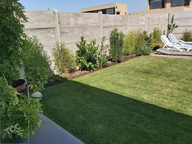 Se vende preciosa casa con piscina en Condominio Peumayén en Brisas Norte, Chicureo