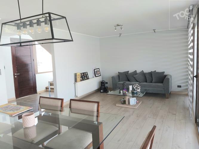 Se vende preciosa casa con piscina en Condominio Peumayén en Brisas Norte, Chicureo