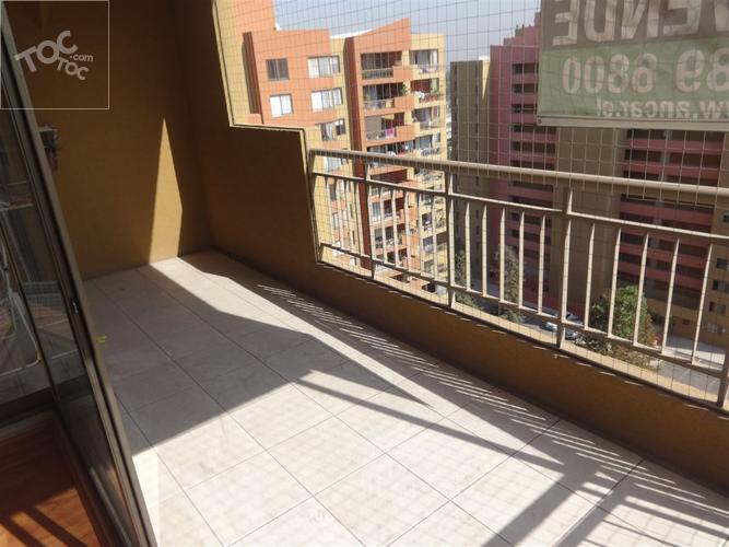 Departamento con Estacionamiento y Bodega en Condominio Walker Martinez