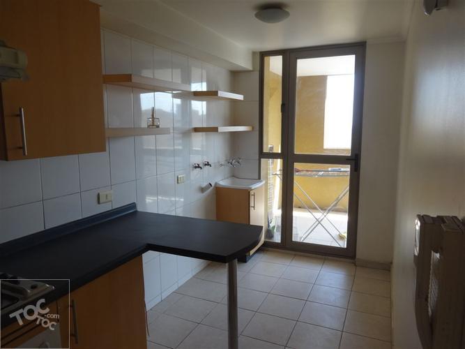 Departamento con Estacionamiento y Bodega en Condominio Walker Martinez