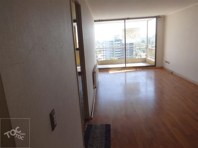 Departamento con Estacionamiento y Bodega en Condominio Walker Martinez