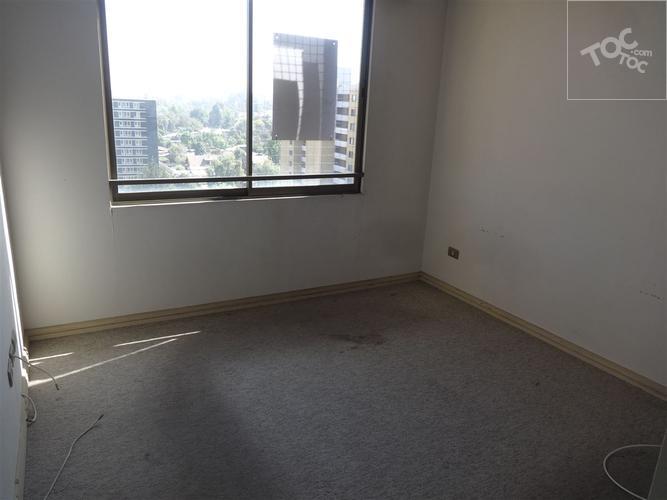 Departamento con Estacionamiento y Bodega en Condominio Walker Martinez