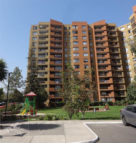 Departamento con Estacionamiento y Bodega en Condominio Walker Martinez