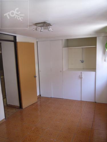 CASA PAREADA CON MUCHA LUZ NATURAL MAIPU