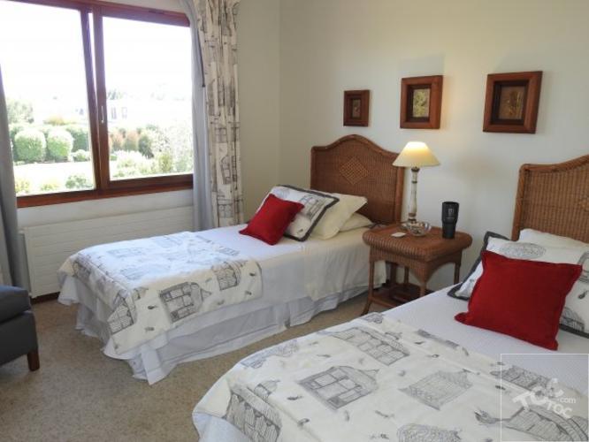 Excelente casa con vista a laguna y Cancha de Golf