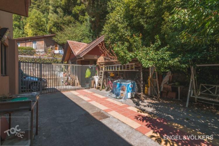 Gran casa, apta para oficina o Institución en Cerro la Virgen