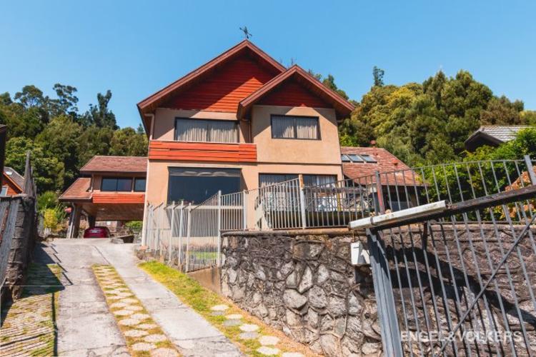 Gran casa, apta para oficina o Institución en Cerro la Virgen