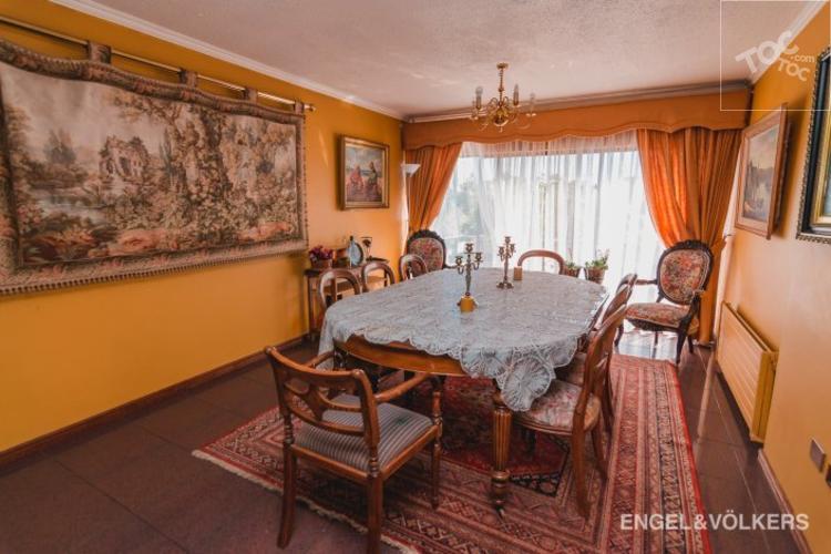 Gran casa, apta para oficina o Institución en Cerro la Virgen