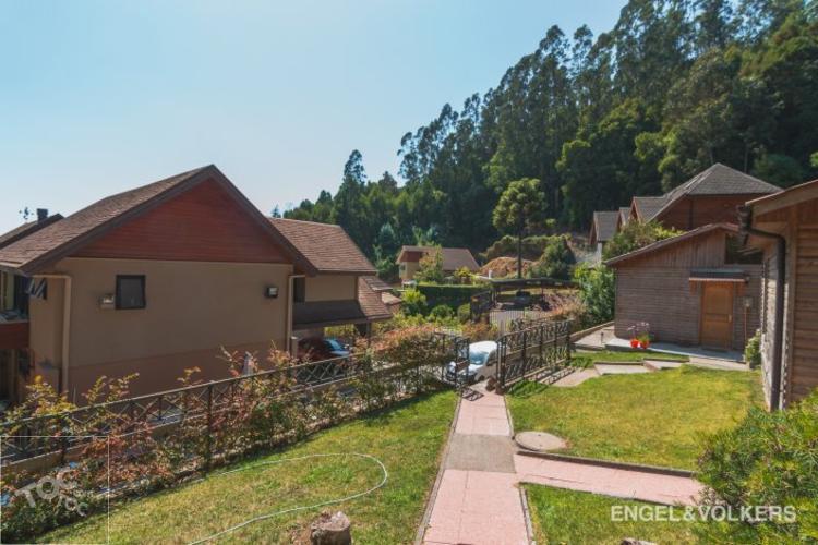 Gran casa, apta para oficina o Institución en Cerro la Virgen