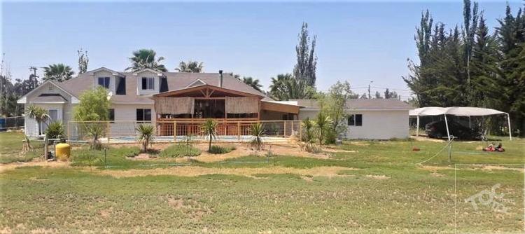 Amplia casa en parcela, Condominio Los Comendadores, Batuco
