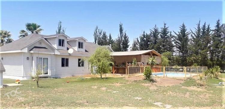 Amplia casa en parcela, Condominio Los Comendadores, Batuco