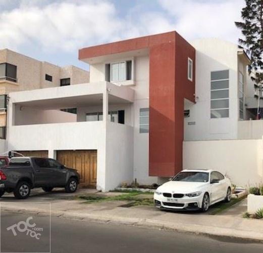 ESPECTACULAR CASA JARDINES DEL SUR