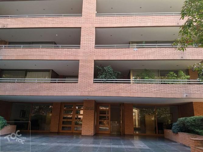 CLÁSICO Y LUJOSO DEPARTAMENTO IDEAL PARA FAMILIA NUMEROSA, ACCESO DIFERENCIADO PARA SERVICIO