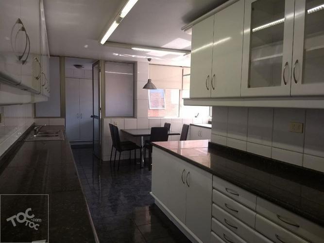 CLÁSICO Y LUJOSO DEPARTAMENTO IDEAL PARA FAMILIA NUMEROSA, ACCESO DIFERENCIADO PARA SERVICIO