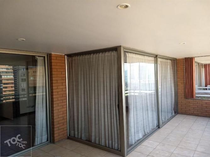 CLÁSICO Y LUJOSO DEPARTAMENTO IDEAL PARA FAMILIA NUMEROSA, ACCESO DIFERENCIADO PARA SERVICIO