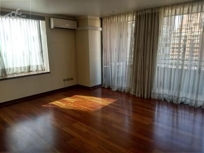 CLÁSICO Y LUJOSO DEPARTAMENTO IDEAL PARA FAMILIA NUMEROSA, ACCESO DIFERENCIADO PARA SERVICIO