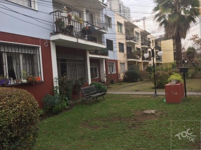 METRO ÑUÑOA / DEPARTAMENTO REMODELADO CON ESTACIONAMIENTO Y BODEGA