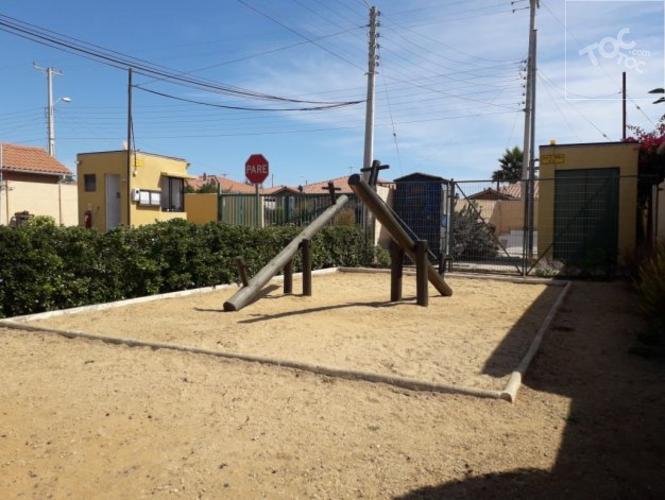 Casa seminueva en hermoso condominio privado (Condominio Bosquemar Etapa I)