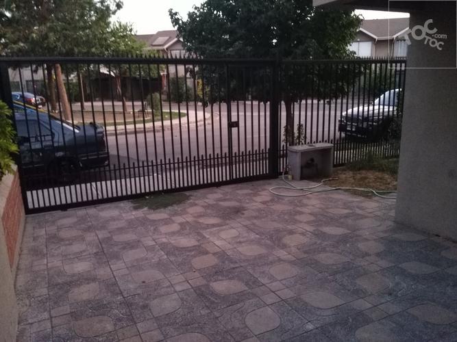 ARRIENDO CASA CONDOMINIO LOS PINARES/ EL ROSAL/ MAIPÚ