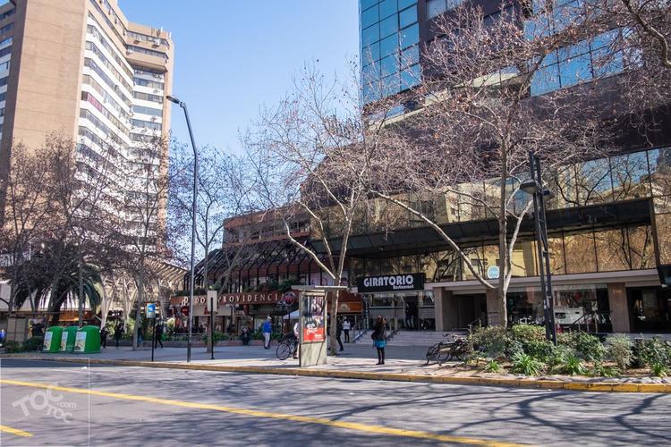 Suecia a pasos de estación de metro Los Leones