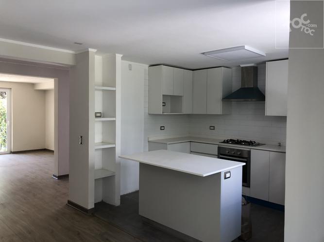 CASA TUPUNGATO-VITACURA 100% REMODELADA