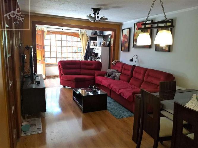 Casa de 2 pisos en Lia Aguirre