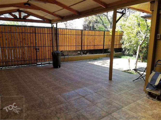 Casa de 2 pisos en Lia Aguirre