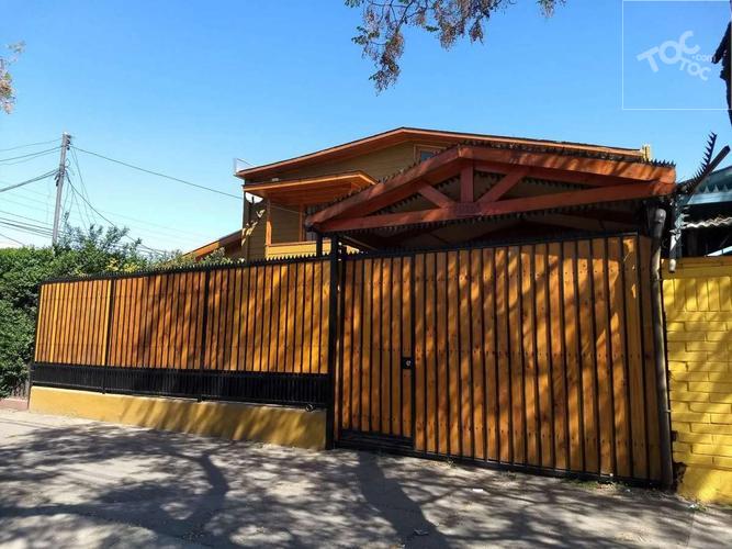 Casa de 2 pisos en Lia Aguirre