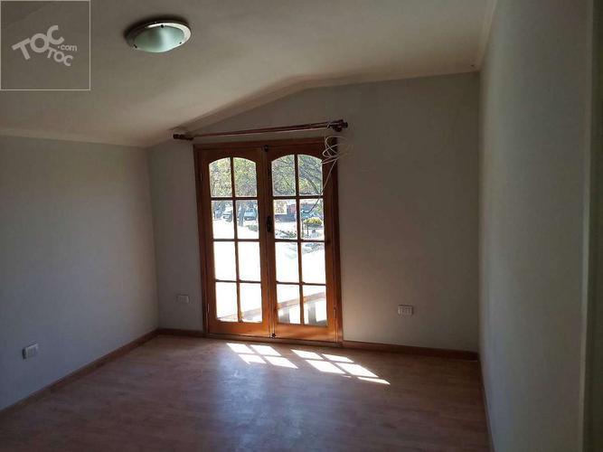 Casa de 2 pisos en Lia Aguirre
