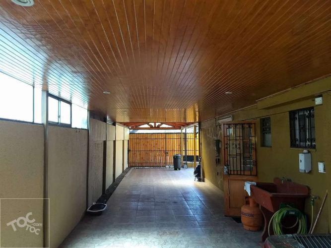 Casa de 2 pisos en Lia Aguirre