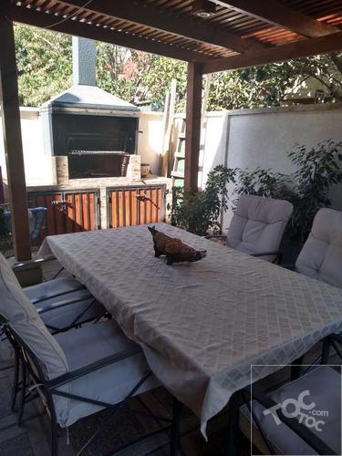Casa de 2 pisos en Valle Lo Campino
