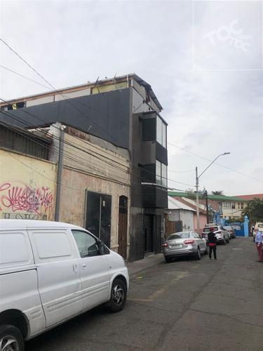Los Estudiantes 181, Recoleta