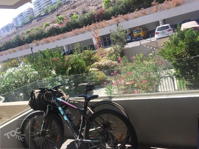 Avenida San Carlos de Apoquindo / condominio Las Terrazas de Apoquindo