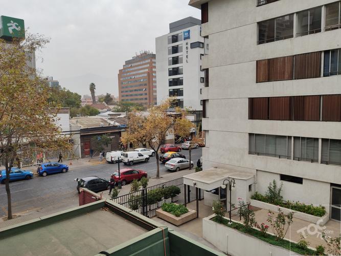 Recién remodelado!,1D piso 4, a una cuadra de Metro M. Montt