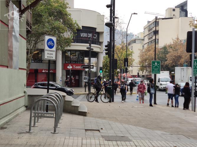 Recién remodelado!,1D piso 4, a una cuadra de Metro M. Montt