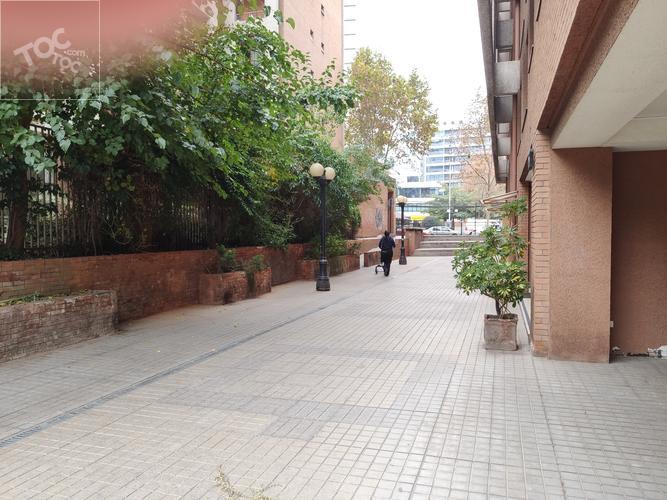 Recién remodelado!,1D piso 4, a una cuadra de Metro M. Montt