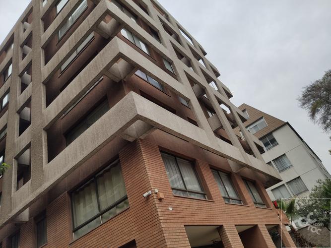 Recién remodelado!,1D piso 4, a una cuadra de Metro M. Montt