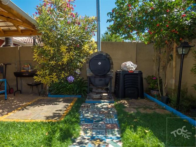 Casa 2 pisos cercana a General Velásquez